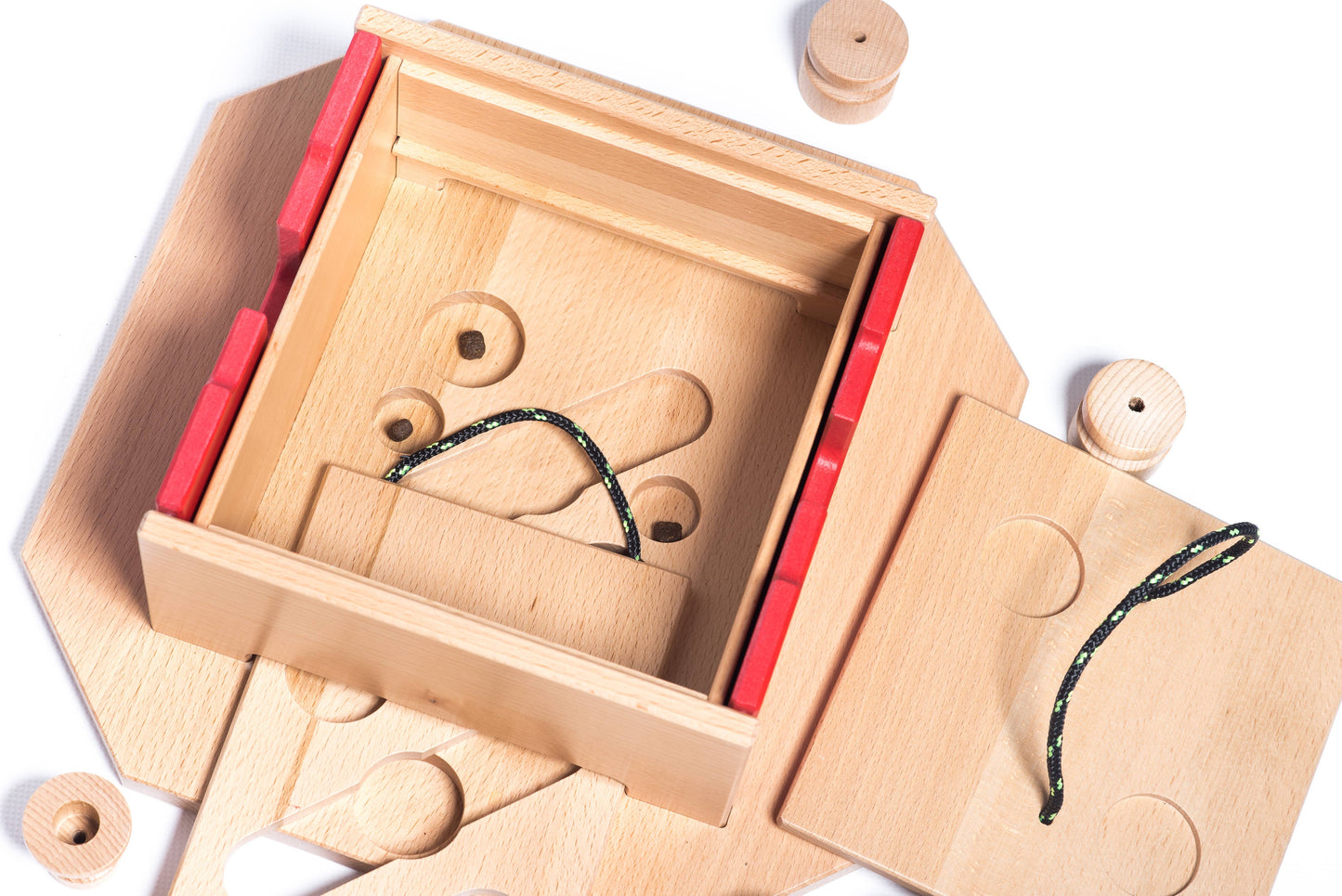 Swiss Qube - intelligent game for dogs