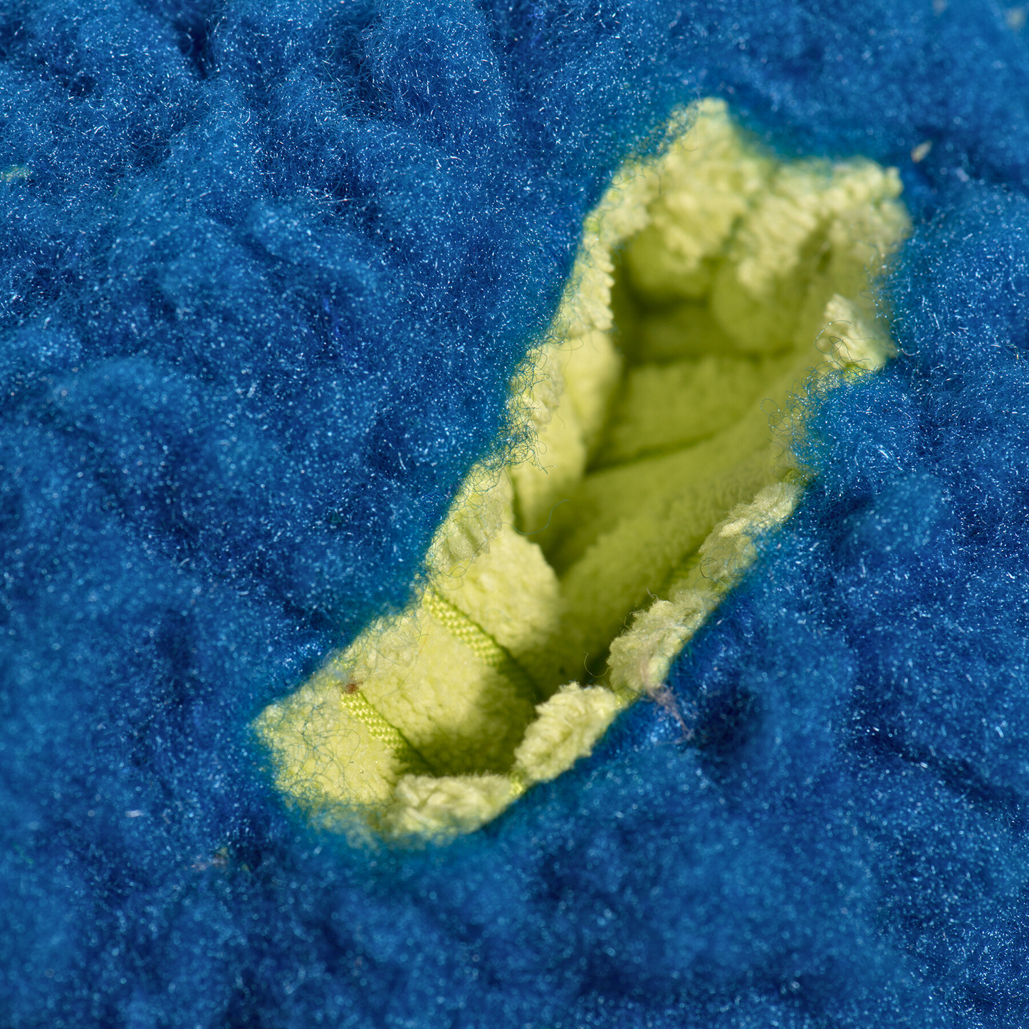 HuggleSnuffles™ HuggleFleece® Treat Trap - Treat Dispensing